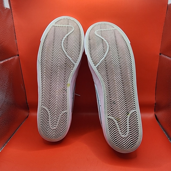 Nike Blazer Low '77 Men's 10.5 Sneakers White Pink Shoes DD3034-100 LGTBQ+ - Picture 11 of 11